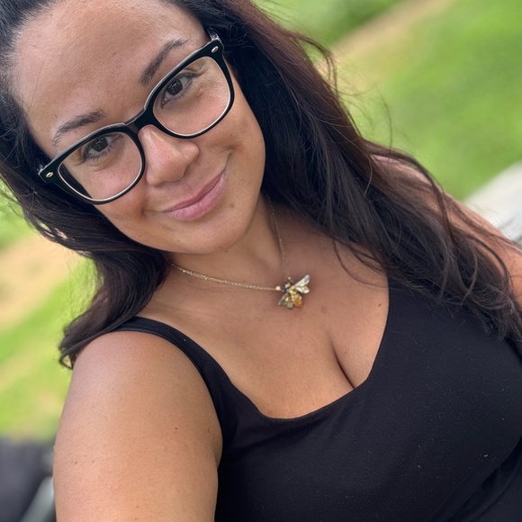 Meet your Posher, Emily - Picture 4 of 4